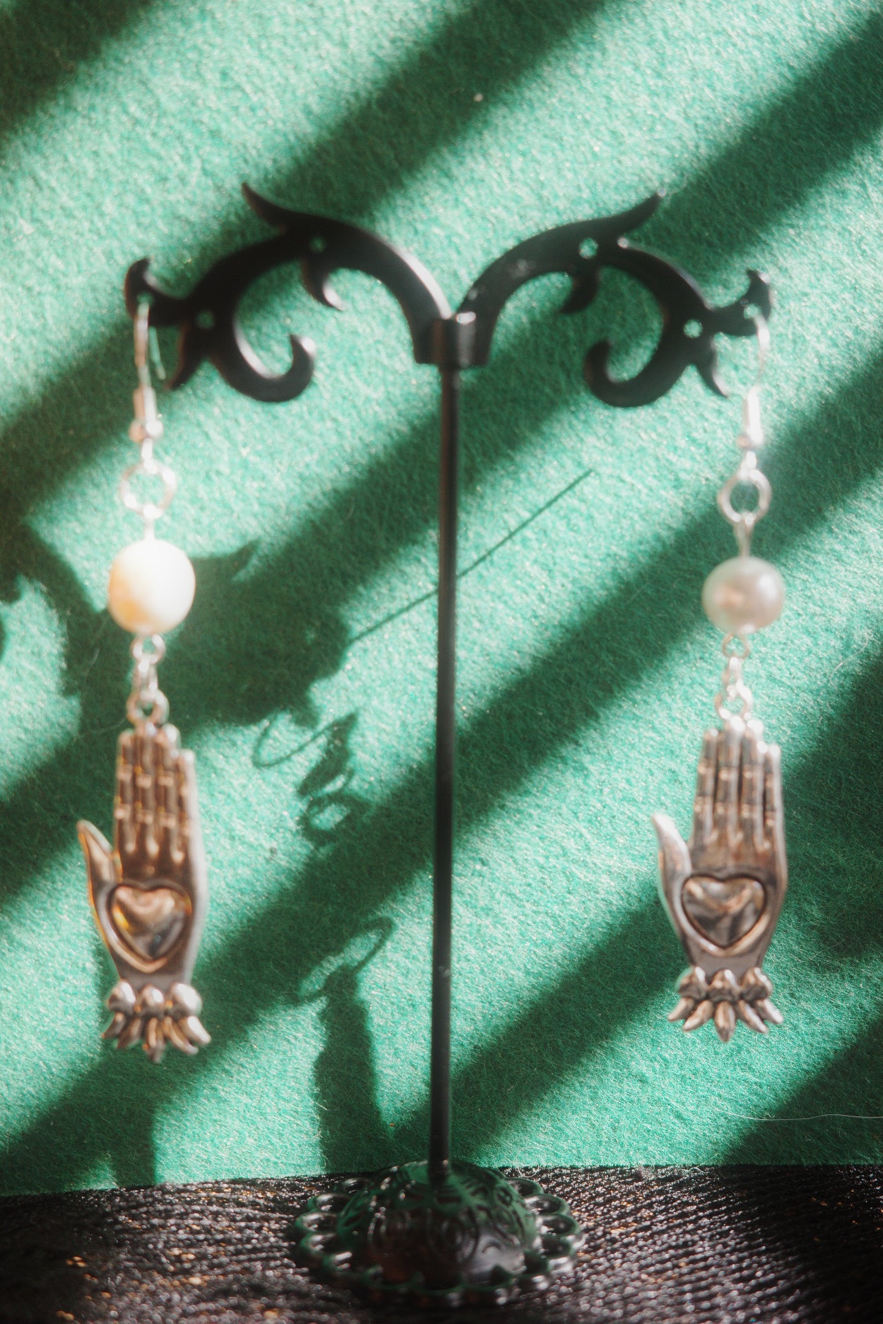silver plated pearl with silver plated hand pendant earring