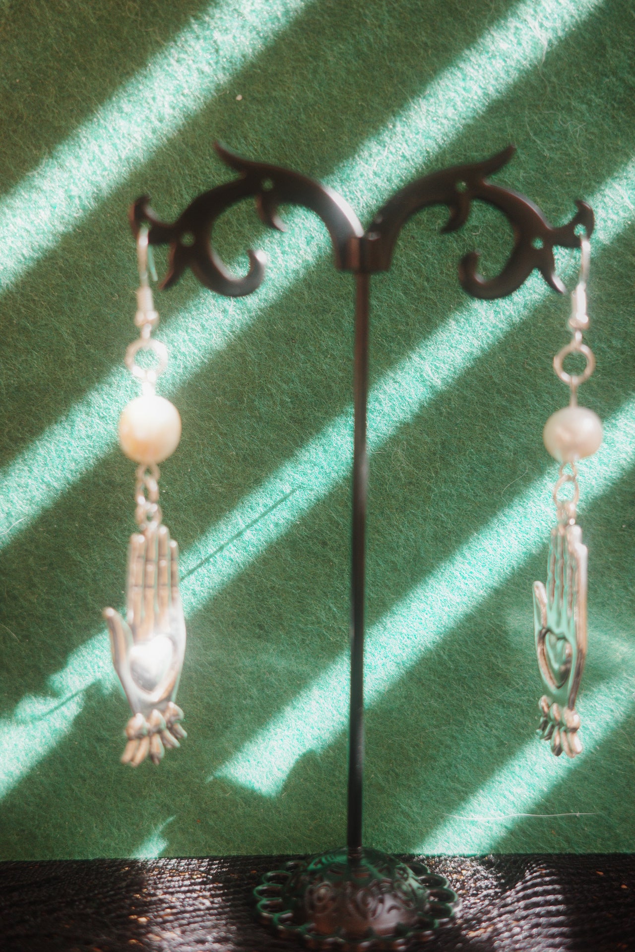 silver plated pearl with silver plated hand pendant earring