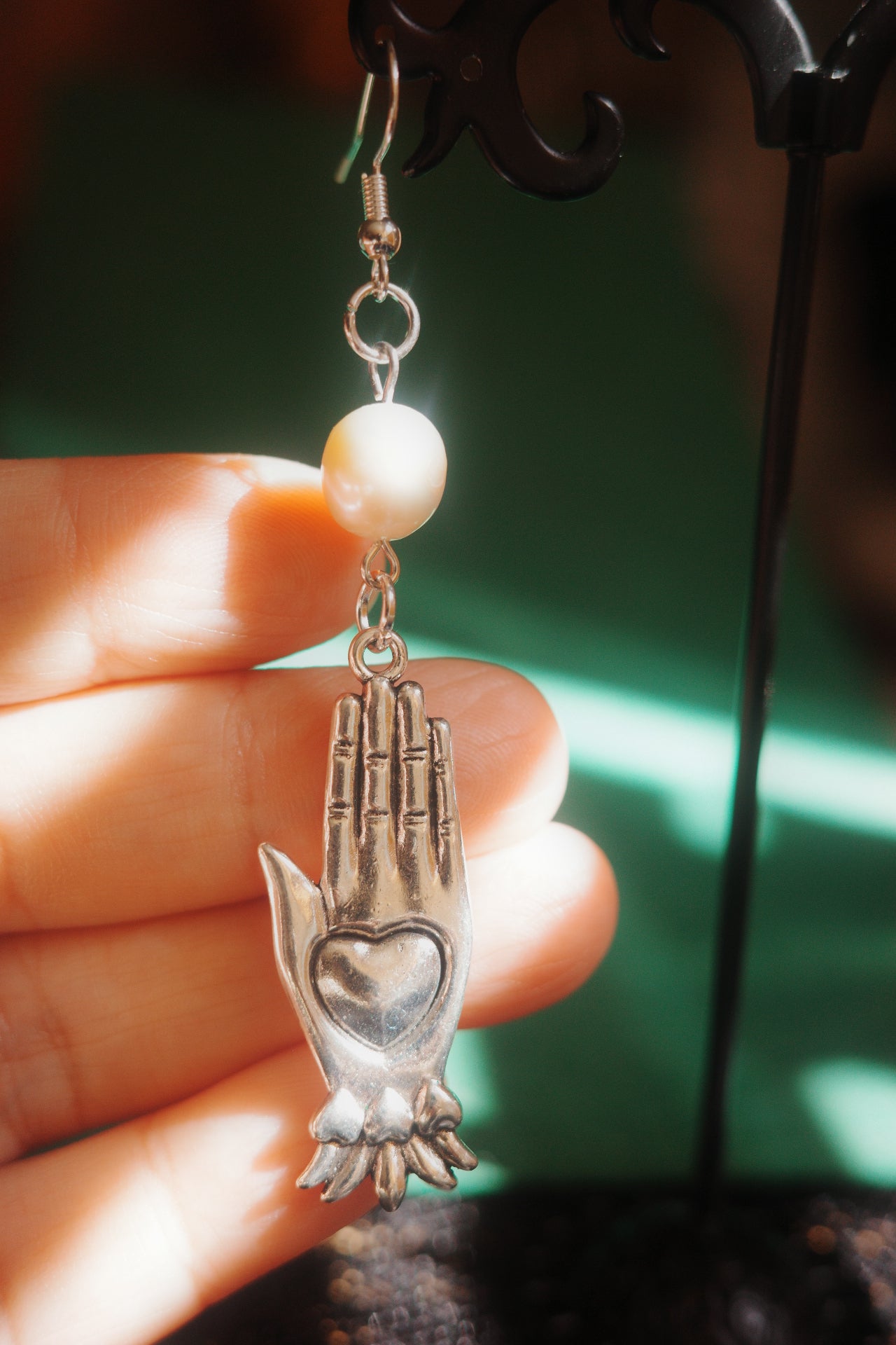silver plated pearl with silver plated hand pendant earring