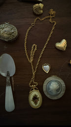 The Garden That Stayed – Vintage Floral Necklace