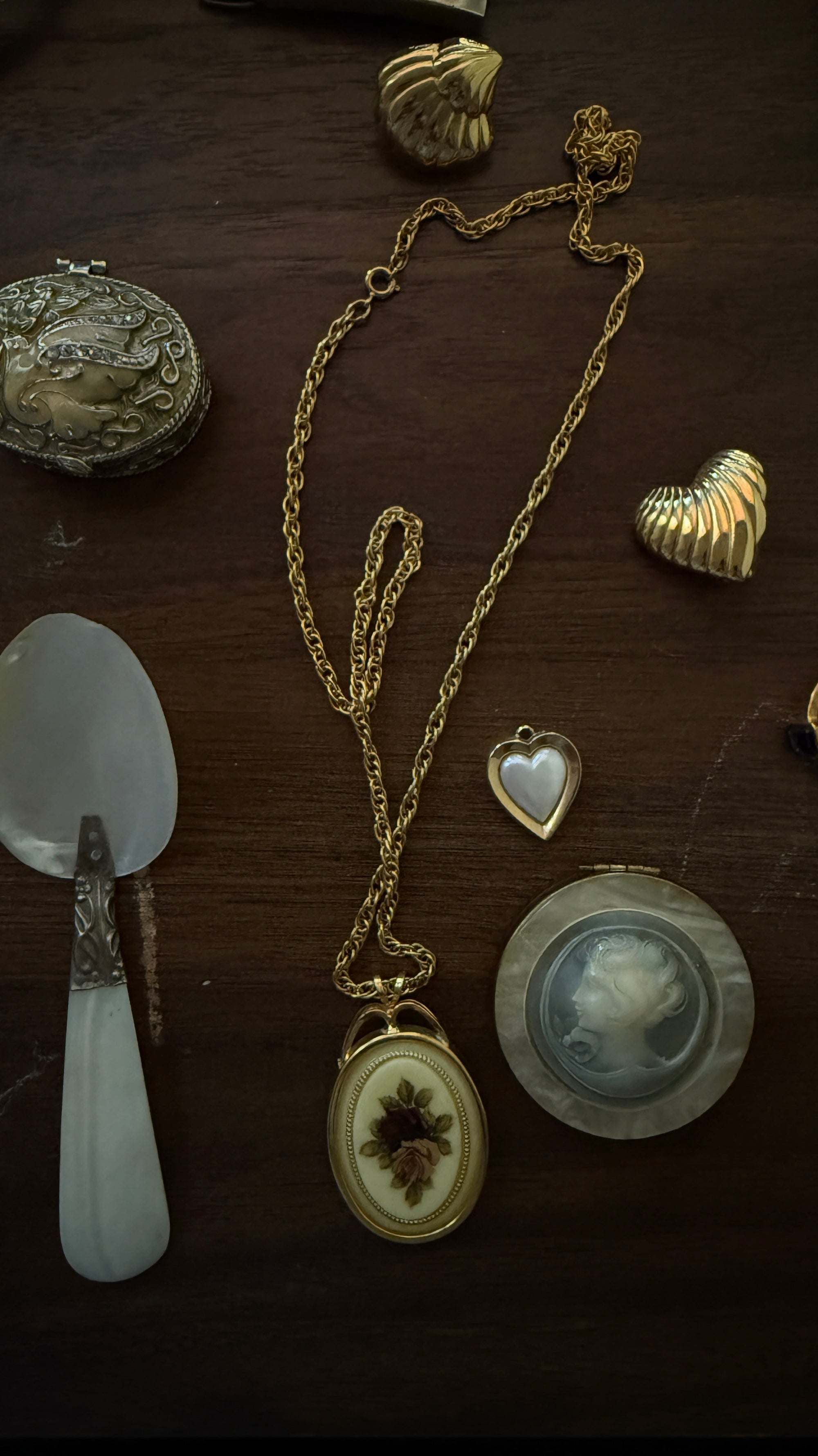 The Garden That Stayed – Vintage Floral Necklace