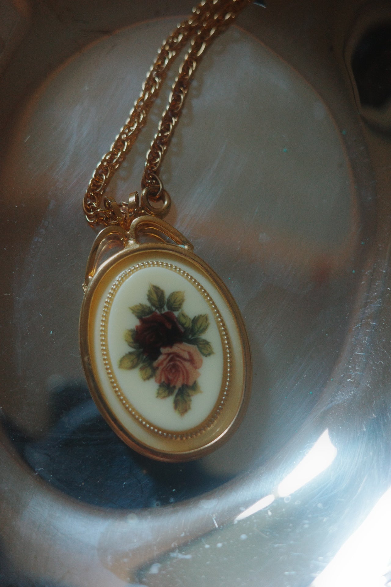 The Garden That Stayed – Vintage Floral Necklace