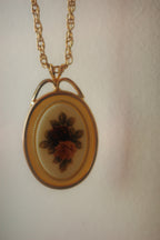 The Garden That Stayed – Vintage Floral Necklace