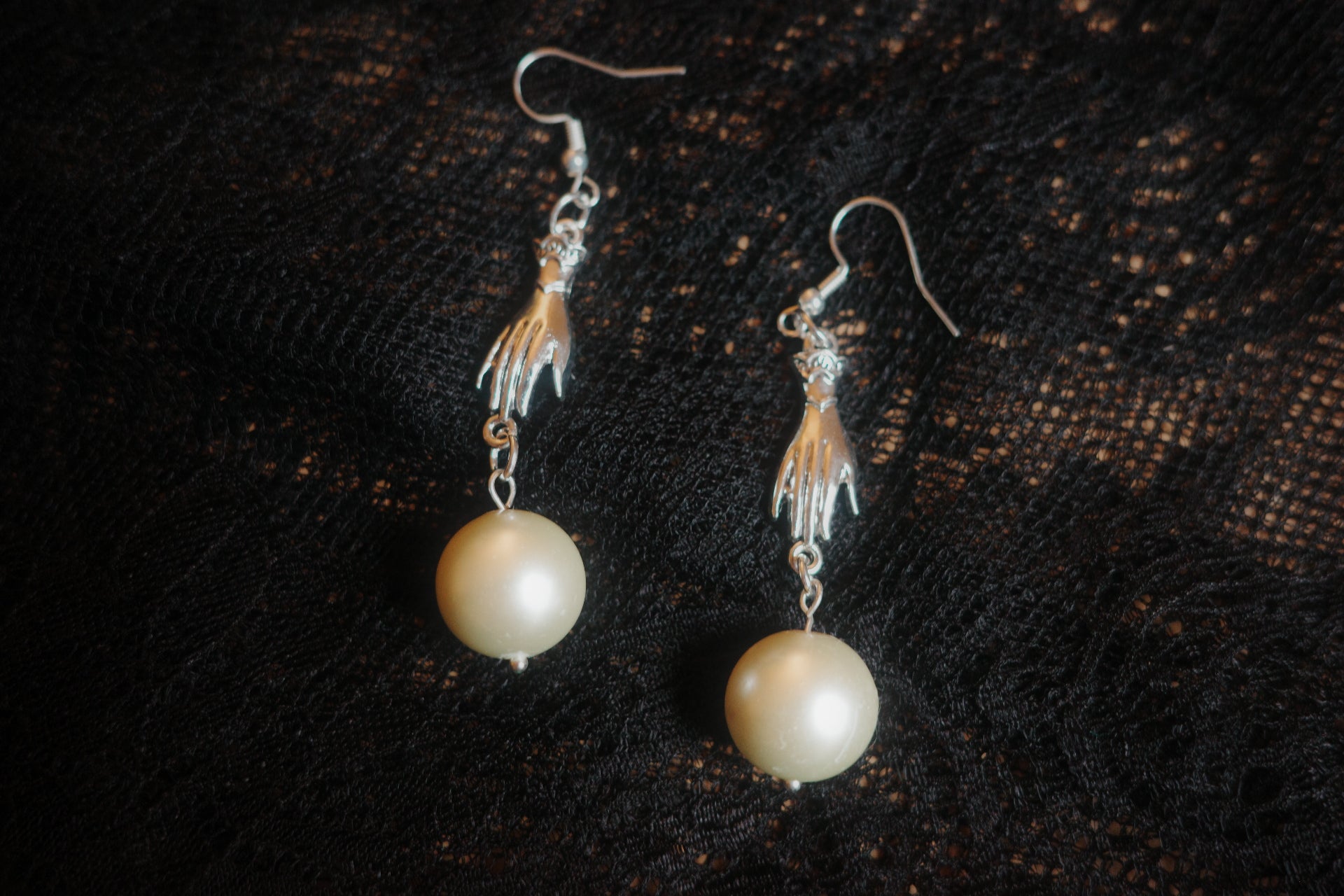 handmade silver plated earring with pearl pendant