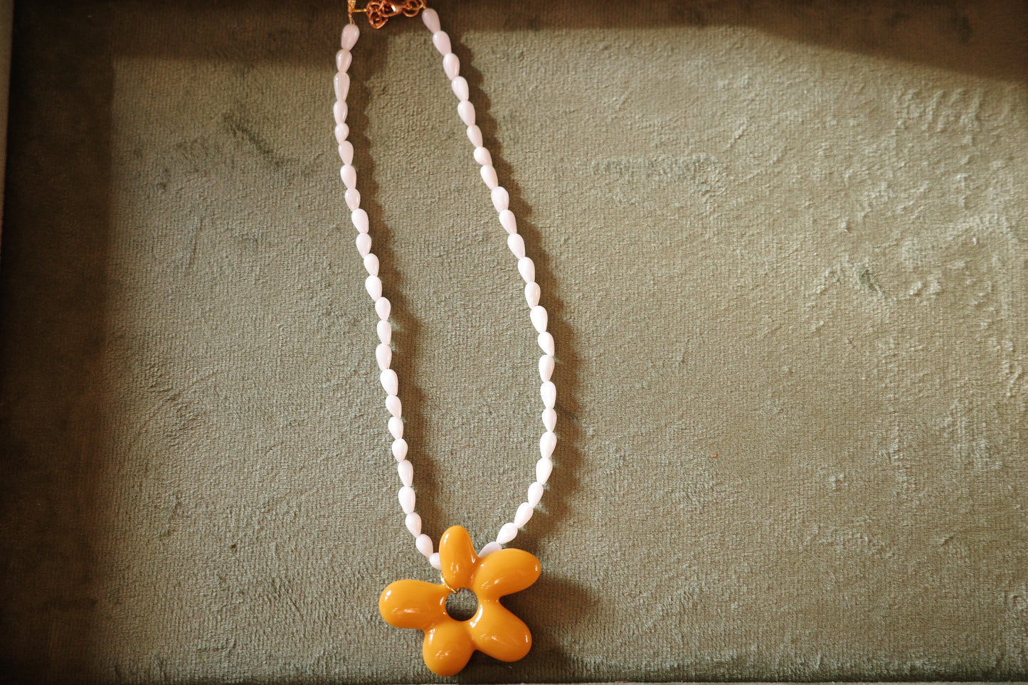  sea shell beads with flower necklace
