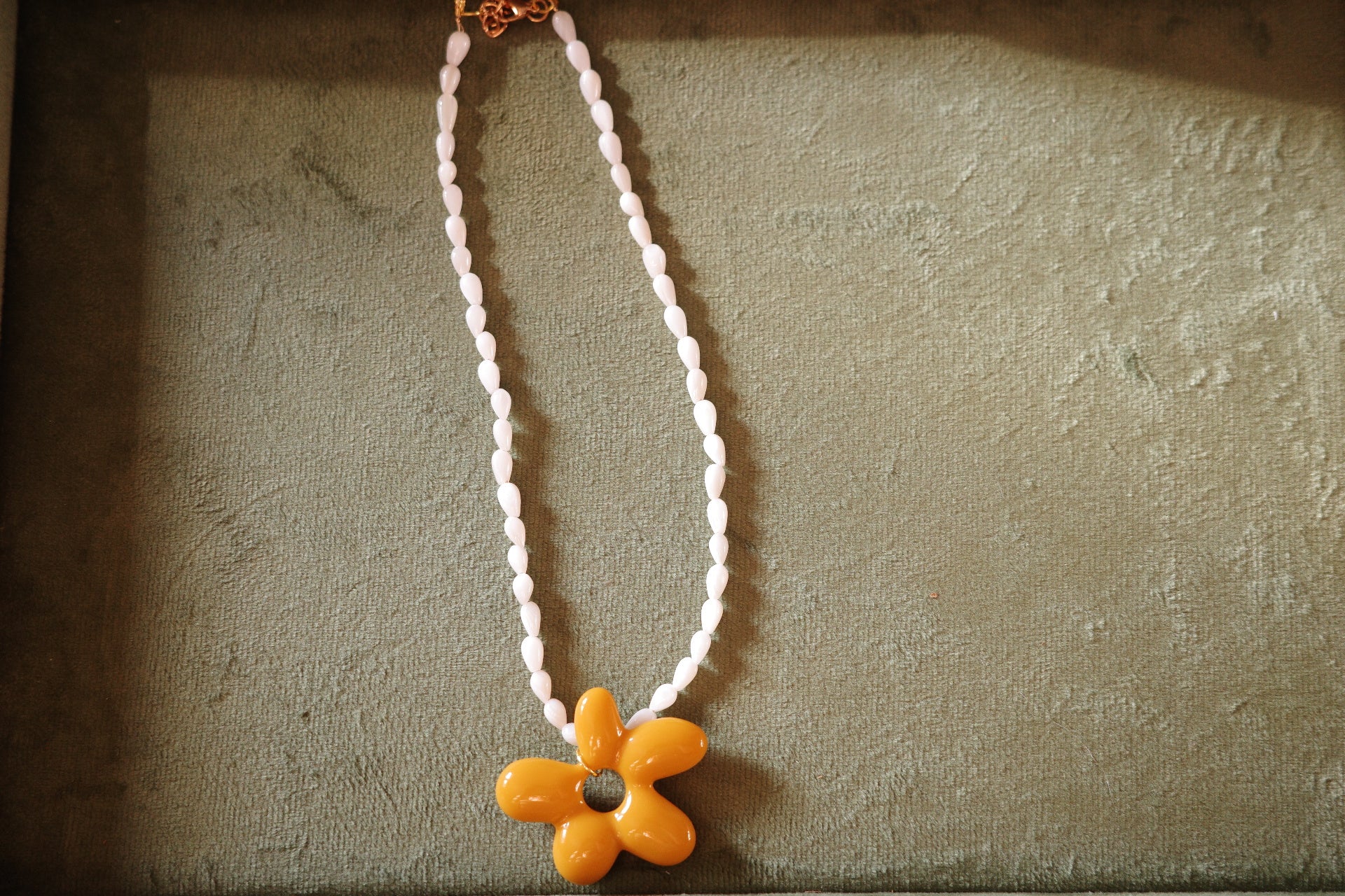  sea shell beads with flower necklace