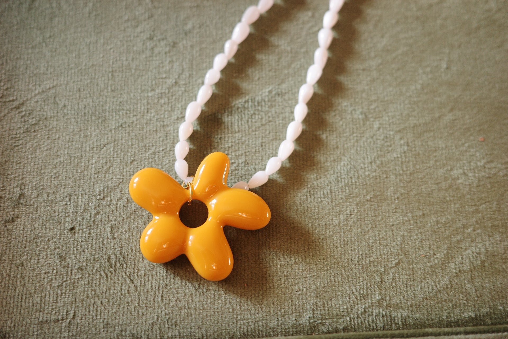  sea shell beads with flower necklace