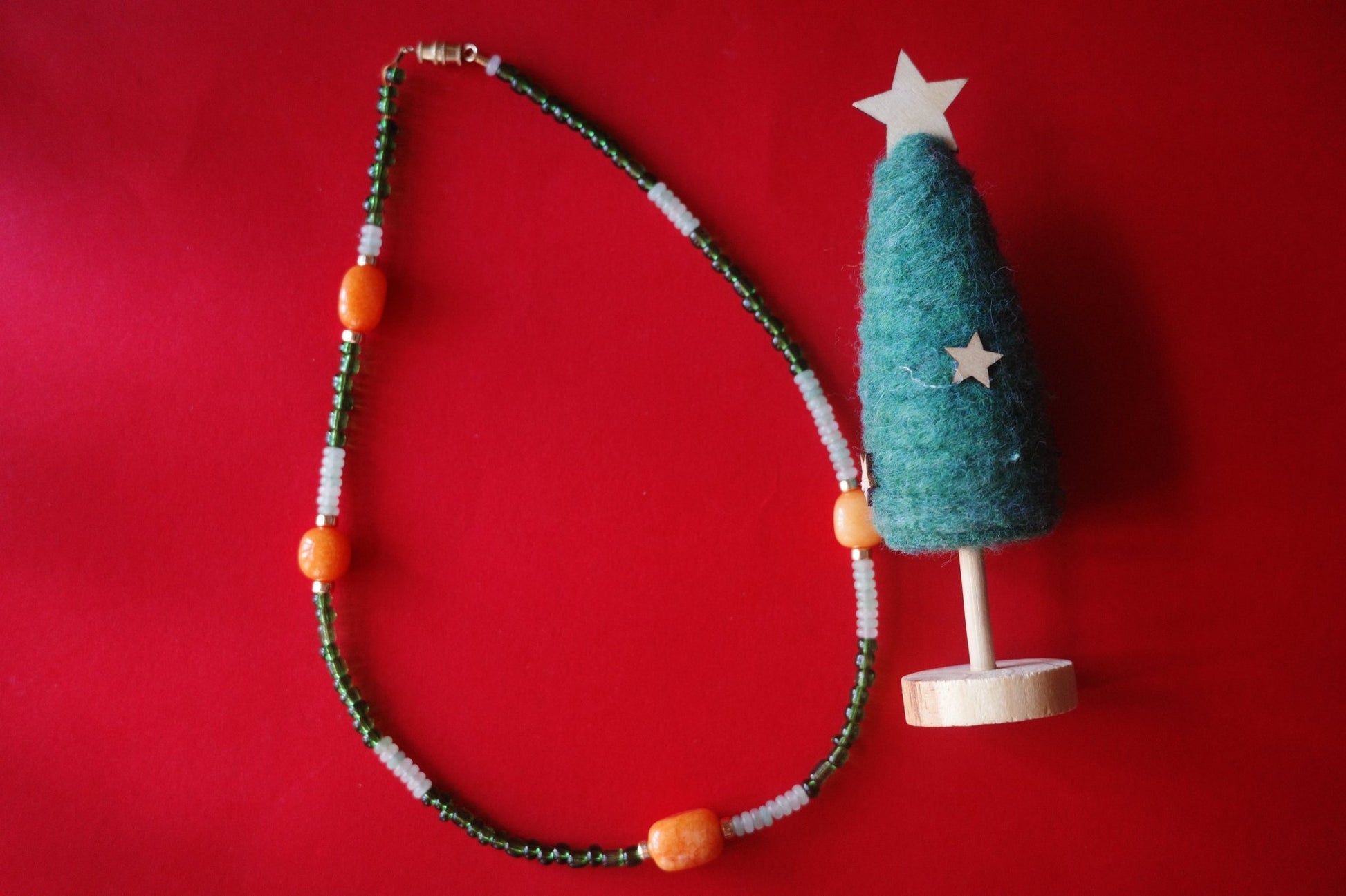 Enchanting Harmony: Handmade Green Glass Bead Necklace with Orange Stone Pendants - Minmin handmade